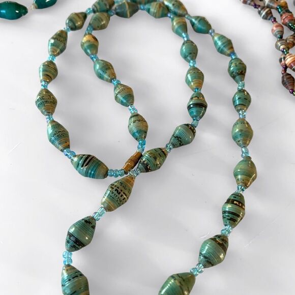 Paper Bead Necklaces Lot - Picture 3 of 4